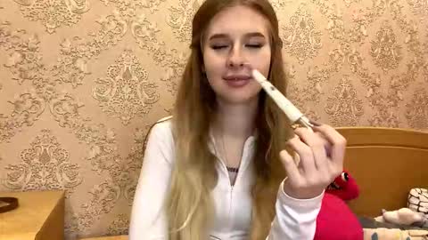 Snapshot of shelapeake chatting on 09/20/25, 10:44 Jenny online show from 09/20/25, 10:44