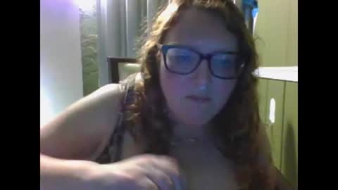 Snapshot of shelbyannn chatting on 01/19/25, 01:53 Red online show from 01/19/25, 01:53
