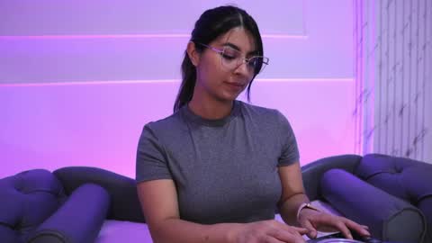 Snapshot of shelleymorell chatting on 01/21/25, 12:07 Transmission schedule Monday - Friday 715 am to 200 pm time Colombia online show from 01/21/25, 12:07
