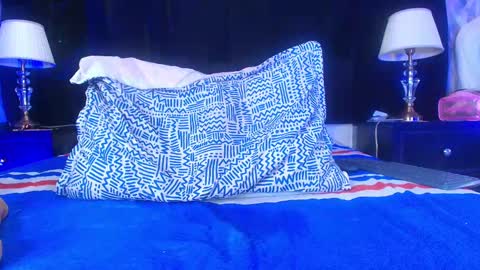 Snapshot of shelsy_loreds chatting on 02/13/25, 02:52 Shelsy online show from 02/13/25, 02:52