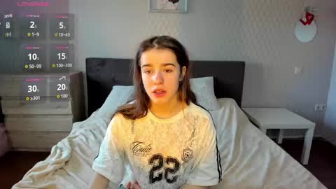Snapshot of shelyymoon chatting on 10/06/25, 12:24 ShelyMoon online show from 10/06/25, 12:24