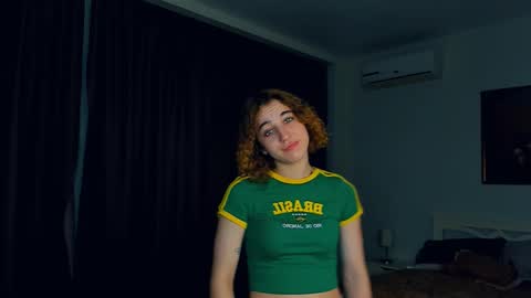 Snapshot of shemekafarhart chatting on 10/19/25, 04:46 Demina online show from 10/19/25, 04:46