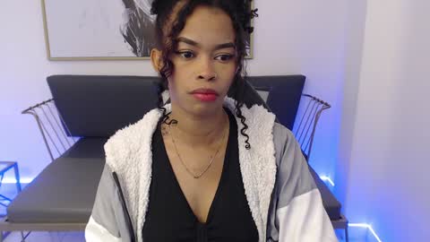 Snapshot of shenna_brunette_ chatting on 12/19/24, 01:18 Shenna online show from 12/19/24, 01:18
