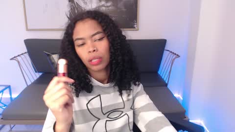 Snapshot of shenna_brunette_ chatting on 12/23/24, 01:24 Shenna online show from 12/23/24, 01:24