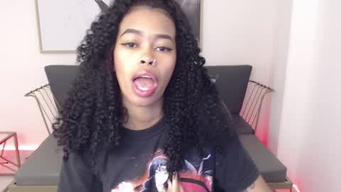Snapshot of shenna_brunette_ chatting on 12/27/24, 01:28 Shenna online show from 12/27/24, 01:28