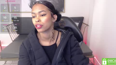 Snapshot of shenna_brunette_ chatting on 02/01/25, 01:09 Shenna online show from 02/01/25, 01:09