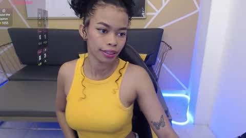 Snapshot of shenna_brunette_ chatting on 03/12/25, 01:08 Shenna online show from 03/12/25, 01:08