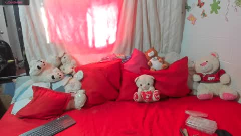 Snapshot of sherlyn_fox69 chatting on 01/08/25, 06:52 Maria Saenz online show from 01/08/25, 06:52