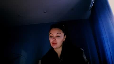 Snapshot of shesyourdream chatting on 10/13/25, 10:59 Vikki online show from 10/13/25, 10:59