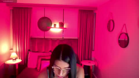 Snapshot of sheyla_hills_ chatting on 01/19/25, 04:33 Sheyla online show from 01/19/25, 04:33