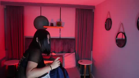 Snapshot of sheyla_hills_ chatting on 02/12/25, 04:01 Sheyla online show from 02/12/25, 04:01