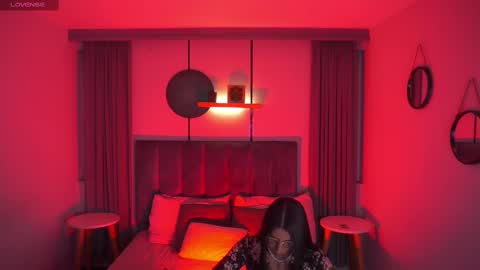 Snapshot of sheyla_hills_ chatting on 02/27/25, 04:41 Sheyla online show from 02/27/25, 04:41