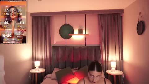 Snapshot of sheyla_hills_ chatting on 09/18/25, 04:14 Sheyla online show from 09/18/25, 04:14