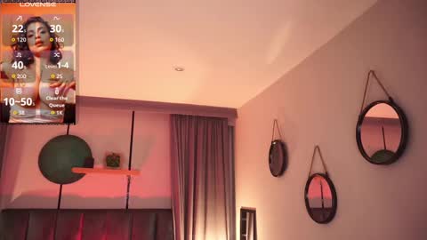 Snapshot of sheyla_hills_ chatting on 09/19/25, 04:03 Sheyla online show from 09/19/25, 04:03