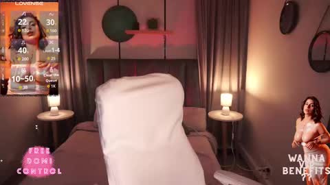 Snapshot of sheyla_hills_ chatting on 09/20/25, 04:02 Sheyla online show from 09/20/25, 04:02