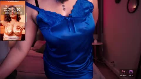 Snapshot of sheyla_hills_ chatting on 09/30/25, 04:17 Sheyla online show from 09/30/25, 04:17