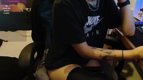 shinii0 online show from 11/18/25, 03:49