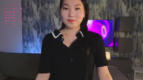 Snapshot of shining_from_east chatting on 11/19/25, 03:06 Chika online show from 11/19/25, 03:06