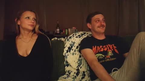 Snapshot of shinyandused chatting on 10/20/25, 01:28 shinyandused online show from 10/20/25, 01:28