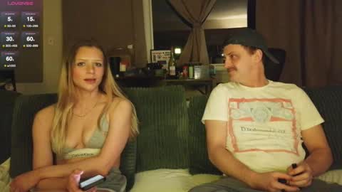 Snapshot of shinyandused chatting on 10/27/25, 01:20 shinyandused online show from 10/27/25, 01:20