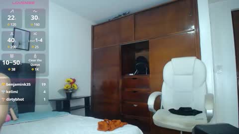Snapshot of shirly_vannicelli chatting on 01/05/25, 01:13 shirly online show from 01/05/25, 01:13