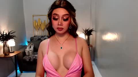 Snapshot of shivvariana_manflayer chatting on 02/20/25, 04:18 WET AND WILD YHANNA online show from 02/20/25, 04:18