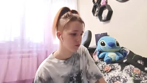 Snapshot of shoshanamcillwain chatting on 11/24/25, 09:20 Mia online show from 11/24/25, 09:20