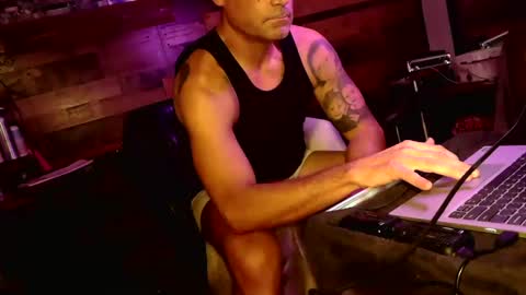 Red4040 online show from 10/31/25, 01:23