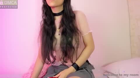 Snapshot of shy_angel_30 chatting on 09/22/25, 06:10 Angel online show from 09/22/25, 06:10