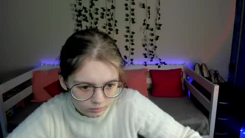 shy_elina01 online show from 10/21/25, 10:27