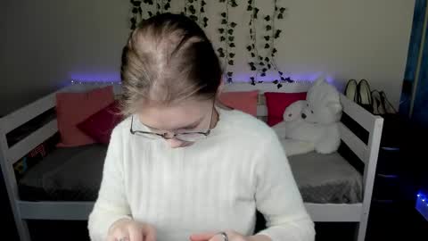 shy_elina01 online show from 10/22/25, 10:26
