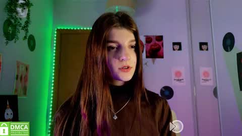 Snapshot of shybella_girl chatting on 03/06/25, 06:59 Bella online show from 03/06/25, 06:59