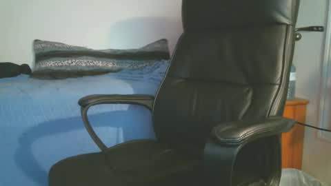 shyboyhugecum2020 online show from 10/13/25, 01:49