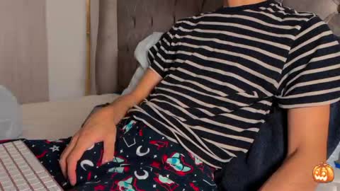 Snapshot of shydude666 chatting on 11/02/25, 10:45 shydude666 online show from 11/02/25, 10:45