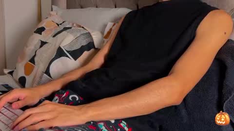 Snapshot of shydude666 chatting on 11/08/25, 10:52 shydude666 online show from 11/08/25, 10:52