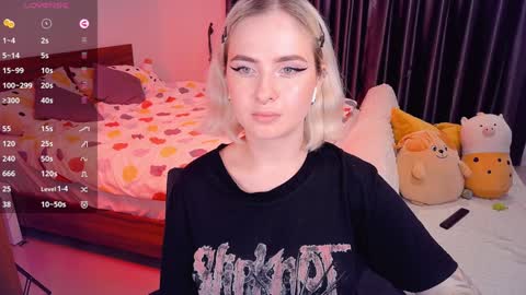 Snapshot of shyfoxxxy chatting on 12/14/24, 01:59 Effie online show from 12/14/24, 01:59