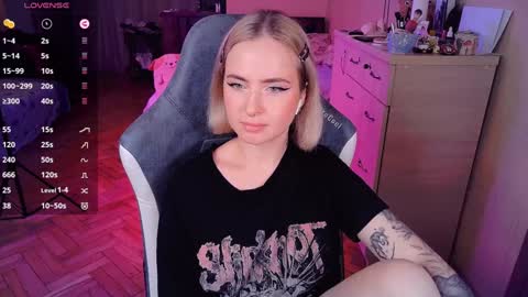 Snapshot of shyfoxxxy chatting on 01/30/25, 01:22 Effie online show from 01/30/25, 01:22