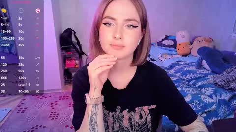 Snapshot of shyfoxxxy chatting on 02/19/25, 08:31 Effie online show from 02/19/25, 08:31
