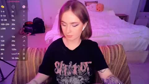 Snapshot of shyfoxxxy chatting on 02/23/25, 04:46 Effie online show from 02/23/25, 04:46