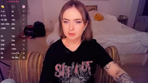 Snapshot of shyfoxxxy chatting on 02/25/25, 06:09 Effie online show from 02/25/25, 06:09