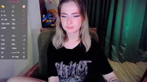 Snapshot of shyfoxxxy chatting on 09/27/25, 06:13 Effie online show from 09/27/25, 06:13