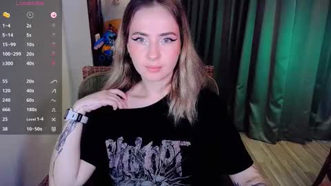 Snapshot of shyfoxxxy chatting on 09/30/25, 06:51 Effie online show from 09/30/25, 06:51