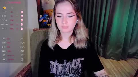 Snapshot of shyfoxxxy chatting on 10/03/25, 05:04 Effie online show from 10/03/25, 05:04