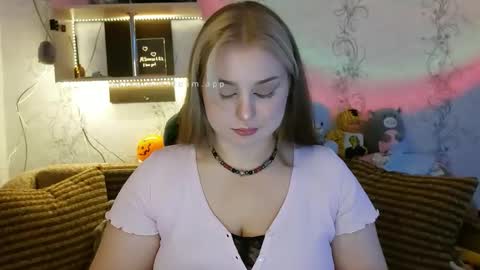 Snapshot of shylove_elina chatting on 10/22/25, 05:45 shylove_elina online show from 10/22/25, 05:45