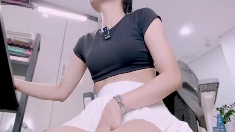 shyn_22 online show from 10/23/25, 06:02