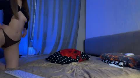 Amelia online show from 11/07/25, 07:36