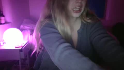 Snapshot of shyspacegirlie chatting on 10/22/25, 05:52 shyspacegirlie online show from 10/22/25, 05:52