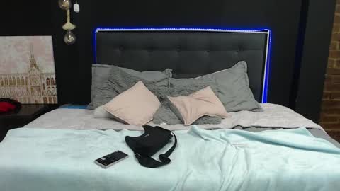 Snapshot of shyvibes_ chatting on 02/18/25, 12:59 CALL ME CHARLOTTE online show from 02/18/25, 12:59