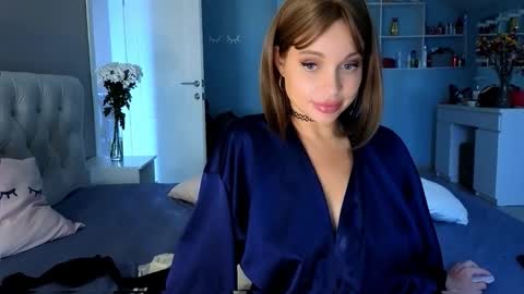 Snapshot of sialone chatting on 10/27/25, 05:22 sialone online show from 10/27/25, 05:22