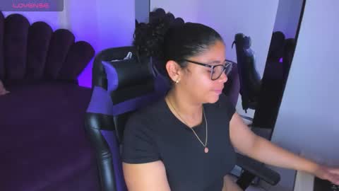 Snapshot of siara_24 chatting on 10/31/25, 05:36 siara online show from 10/31/25, 05:36